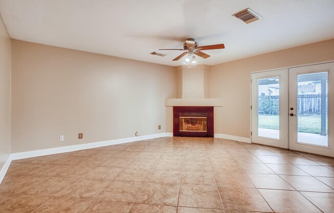 4 bedroom located 6 miles from Randolph Air Force Base