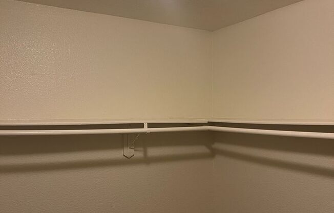 2 beds, 1 bath, 900 sqft, $3,075, Unit E121
