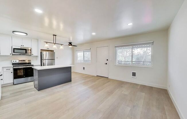 698 N SANTA CRUZ AVE