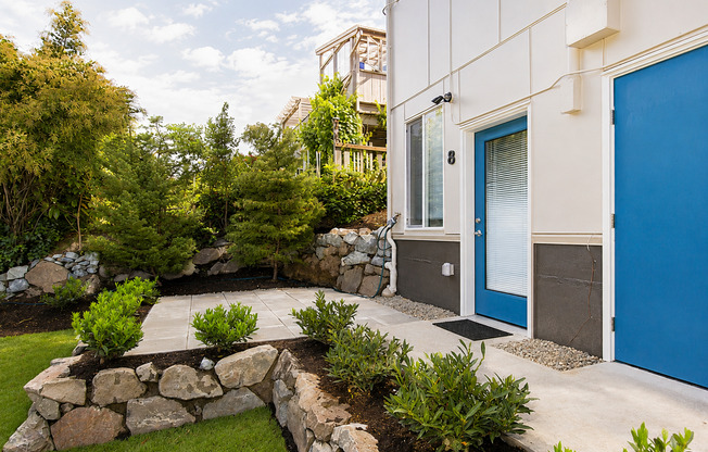 Back Nine Apartments - Located on the west slope of Queen Anne