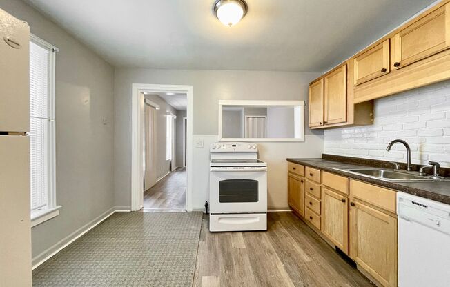 3 beds, 1 bath, $1,275