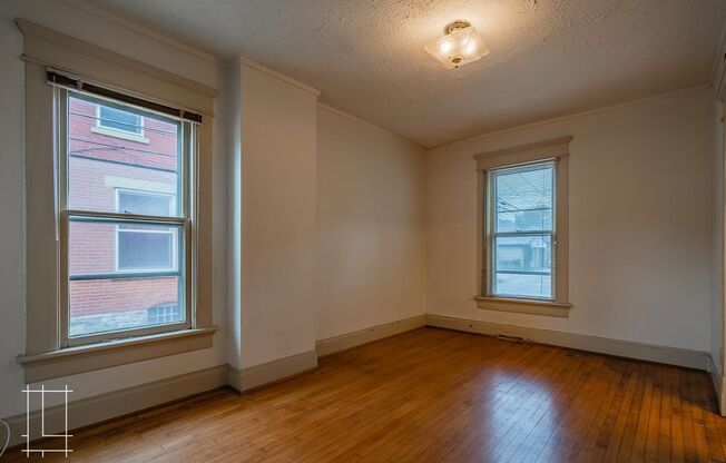 3 beds, 1 bath, $1,800, Unit 1212 Dennison Ave