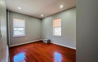 2 beds, 1 bath, 665 sqft, $3,000, Unit 2R