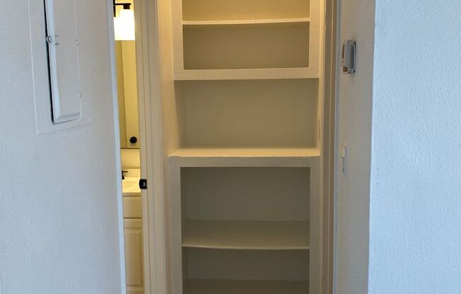 Studio, 1 bath, 404 sqft, $850, Unit Unit 10