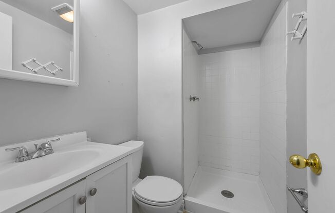 Studio, 1 bath, $895, Unit 2431O 1