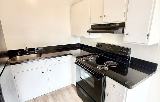 123 (470 Warren)