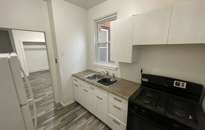 2 beds, 1 bath, $1,400