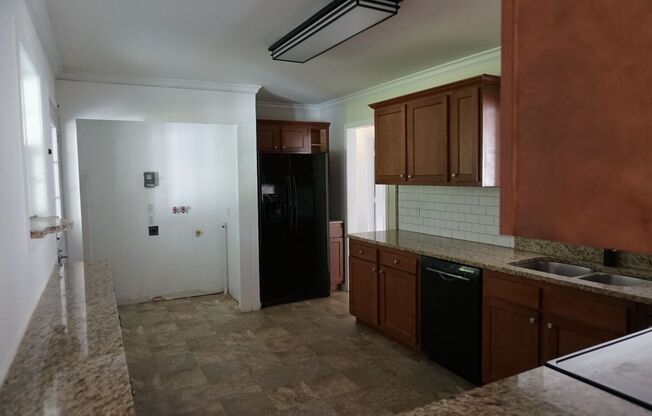 3 beds, 1 bath, $1,400