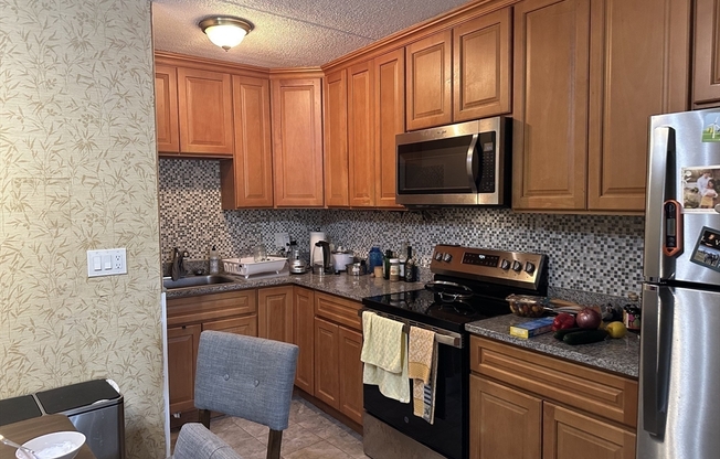 2 beds, 1 bath, 822 sqft, $2,700, Unit 205