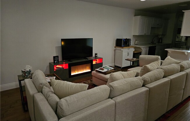 1 bed, 2 baths, 888 sqft, $4,995, Unit 2204
