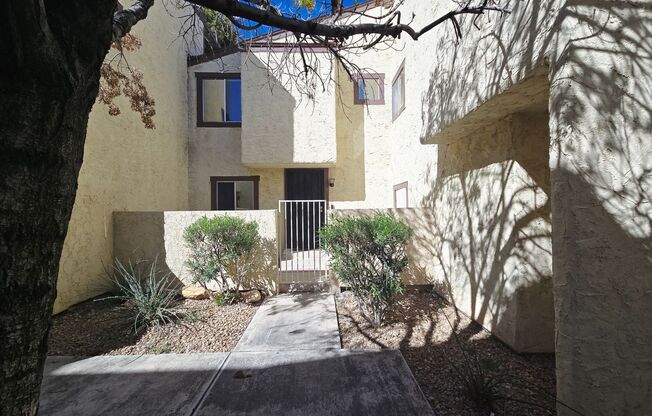 Fully Furnished 2-Bedroom Townhouse Near the Strip, UNLV & Airport