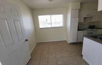 2 beds, 1 bath, 717 sqft, $1,000, Unit Unit 4