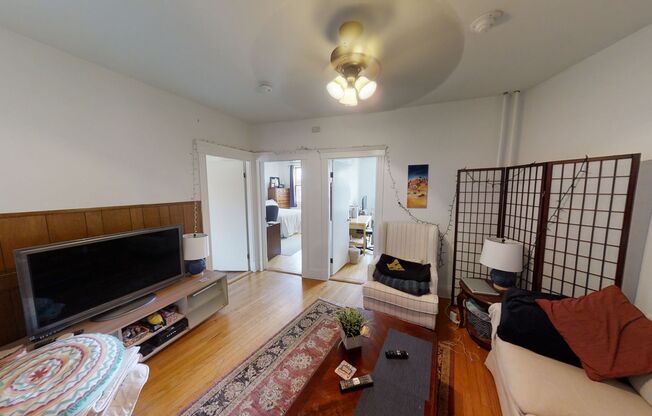 Cozy Cleveland Circle three bedrooms apartment