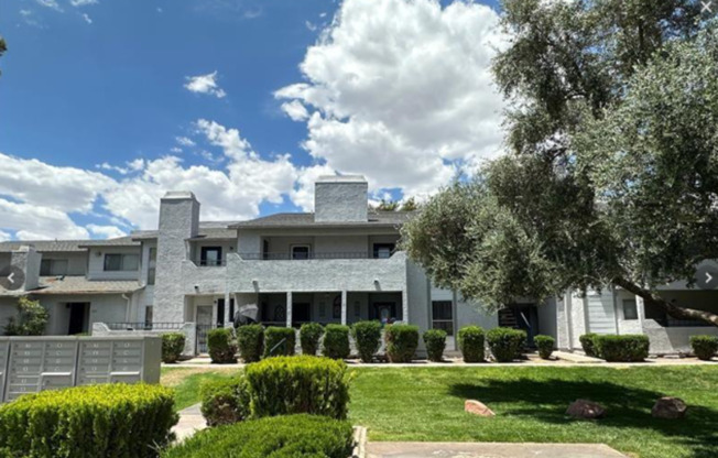 2 beds, 1 bath, $1,295