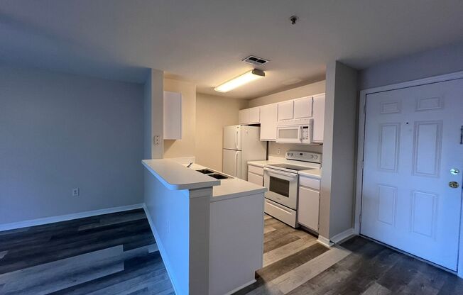 Awesome apartment at Cypress fairway!