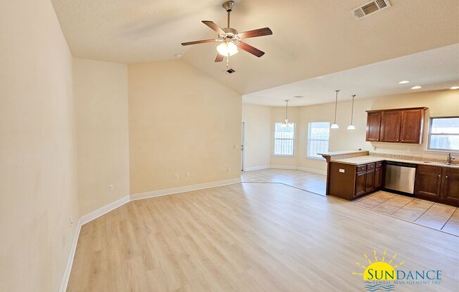 Gorgeous 4 Bedroom Home in Driftwood Estates (Community Pool)!