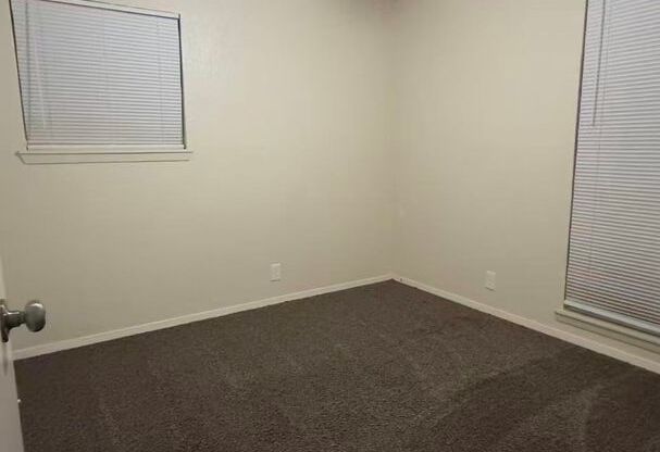 Beautiful 3 Bedroom 1.5 Bathroom in Plano!