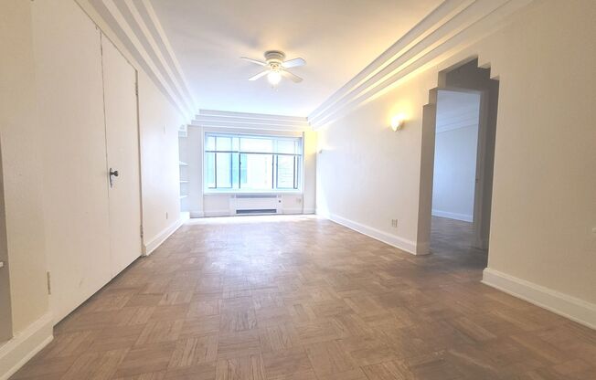 1 bed, 1 bath, $1,075, Unit 307