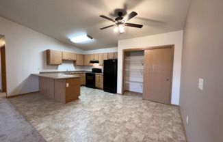 3 beds, 2 baths, 1,547 sqft, $1,690, Unit RT 7015-20