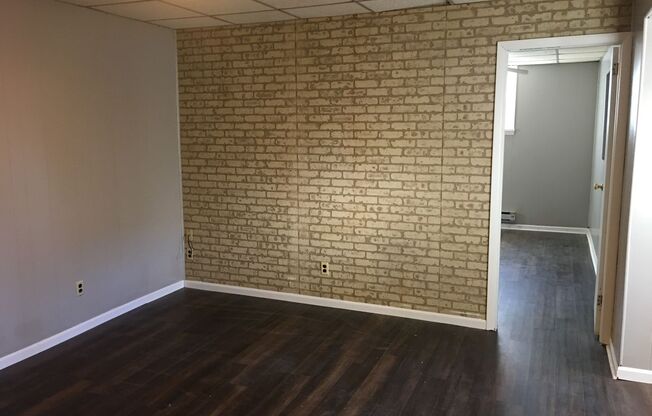 1 bed, 1 bath, $579, Unit 101