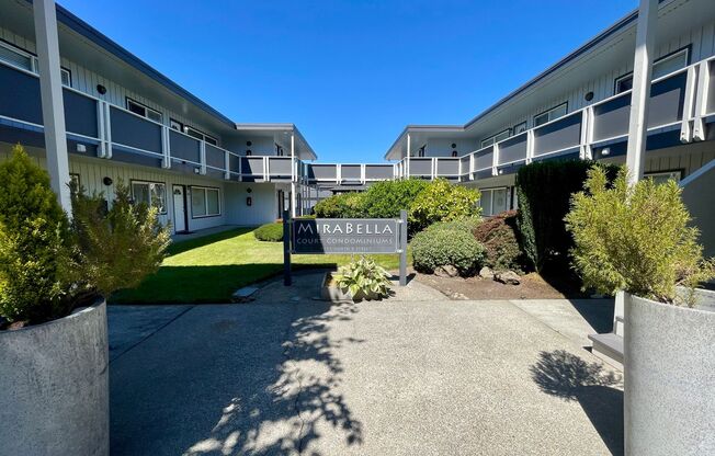 Modern Elegance with Bay Views: Charming 1 Bed, 1 Bath in Tacoma, WA