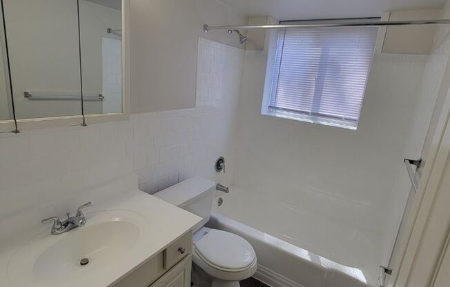 2 beds, 1 bath, 798 sqft, $1,315, Unit 0103-H