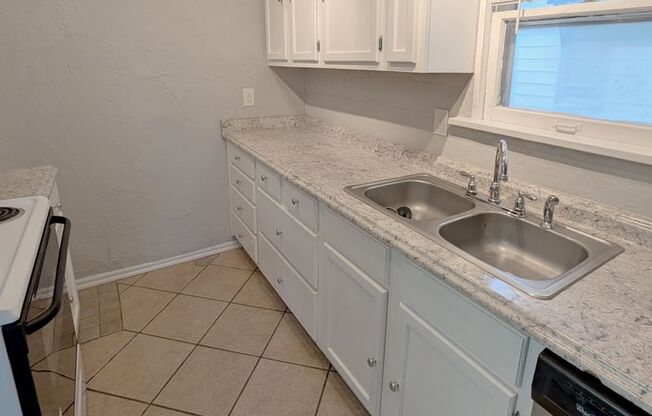 2 beds, 1 bath, $1,100