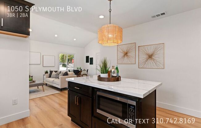 1050 S PLYMOUTH BLVD