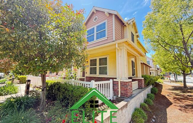**Spacious and Updated Townhome in Desirable Parkmont Area – Prime Fremont Location**