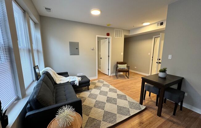 1 bed, 1 bath, $1,475, Unit B03