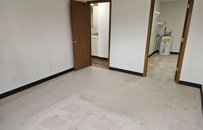 2 beds, 1 bath, 920 sqft, $1,305, Unit 1471-203