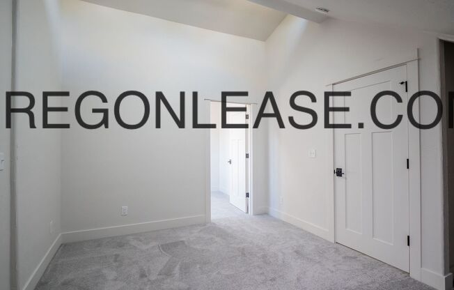 2 beds, 1 bath, 1,053 sqft, $2,195, Unit 2550 1/2 Edision