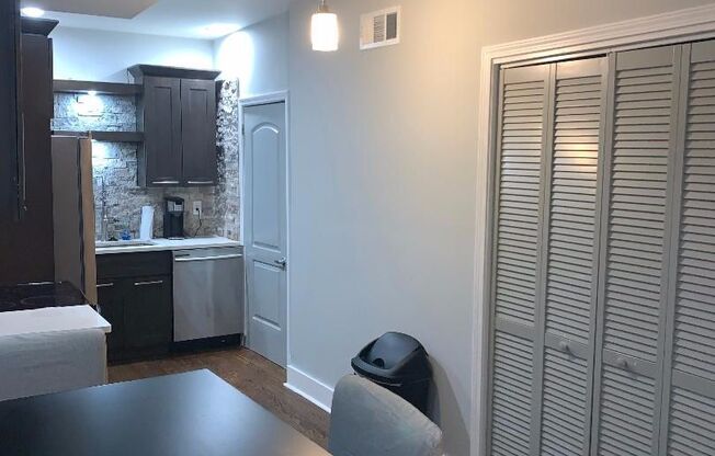 1 bed, 1 bath, 1,100 sqft, $2,000, Unit Battlecrest Basement Unit