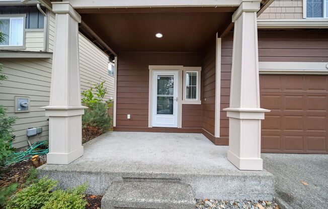 3 bedroom plus den! A/C Home!  Easy I5 access, JBLM commute. North Thurston School District.