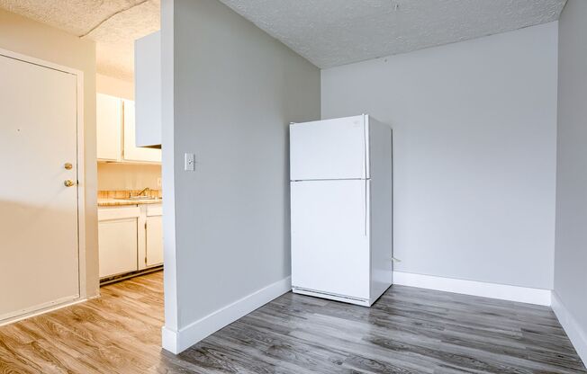 2 beds, 1 bath, 707 sqft, $825, Unit 1218 #3