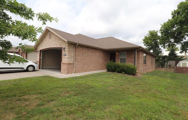 3 beds, 2 baths, $1,395