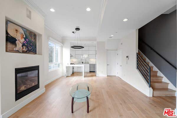438 ARNAZ DR