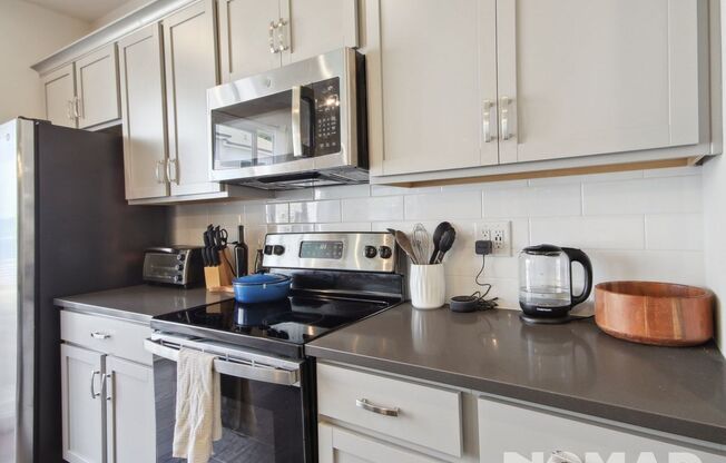 Stylish 2-Bedroom Townhome in Charlotte with Home Office Space!