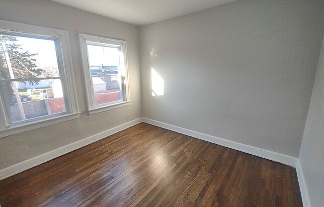 250 - 9705 - 9709 - 9715 Loretta Ave