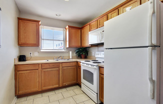 2 beds, 1 bath, 750 sqft, $1,100, Unit #11