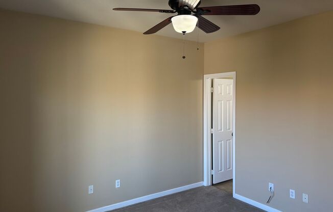 4 beds, 4 baths, $2,400, Unit UNIT 422