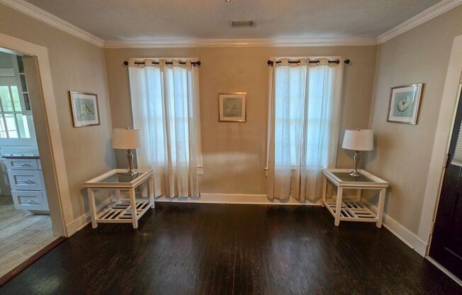 2 bedroom 1 bath remodeled cottage home in Downtown Pensacola - RENT FURNISHED OR UNFURNISHED!