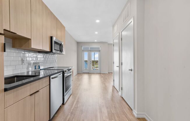 Studio, 1 bath, 548 sqft, $1,800, Unit 411