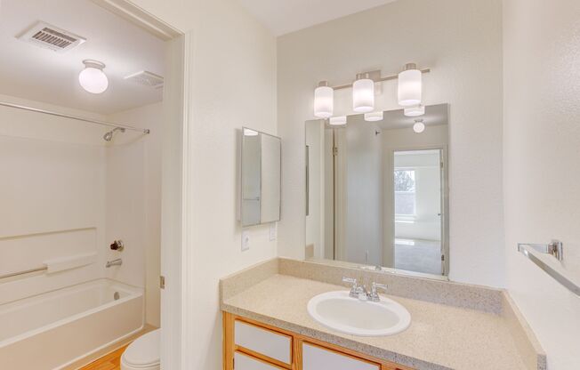 2 beds, 1 bath, 824 sqft, $1,775, Unit 13-306