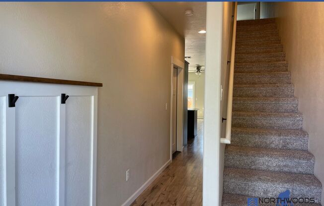 Gorgeous 2 Bedroom 2.5 Bath Townhome in White City