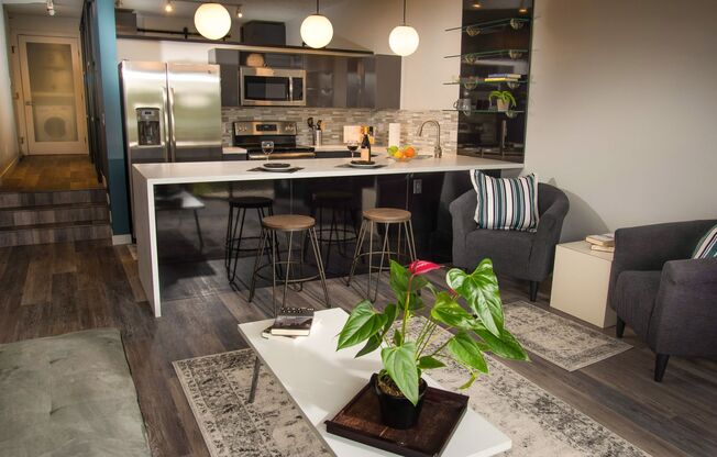 Studio, 1 bath, 585 sqft, $1,675, Unit 506