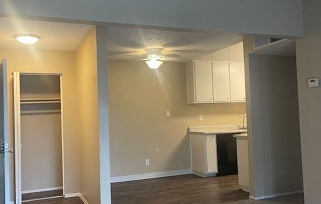 1 bed, 1 bath, 660 sqft, $1,525, Unit 52