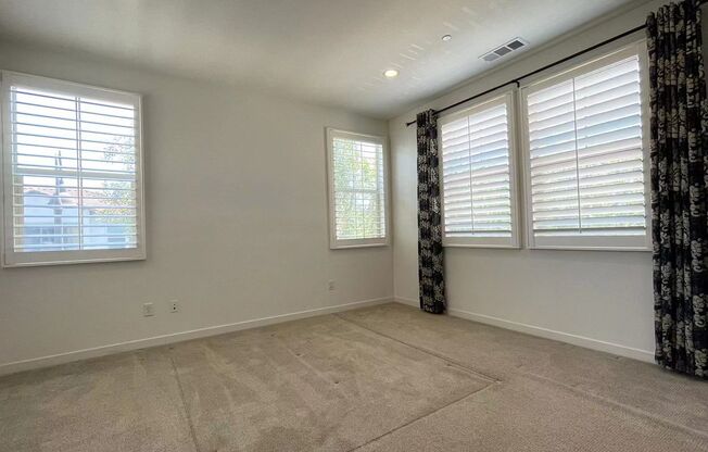 3 Bedroom home for leasing in Lake Forest