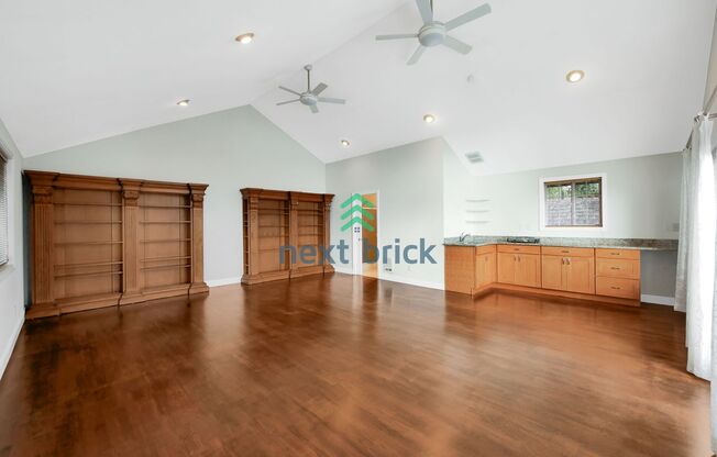 Studio for Rent with Garage Parking!