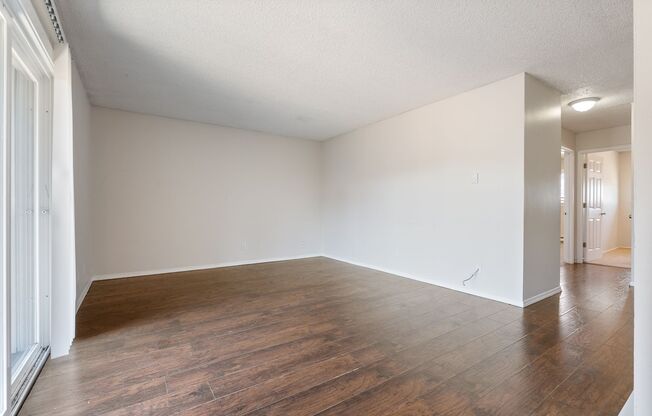 2 beds, 1 bath, 864 sqft, $1,349, Unit #30